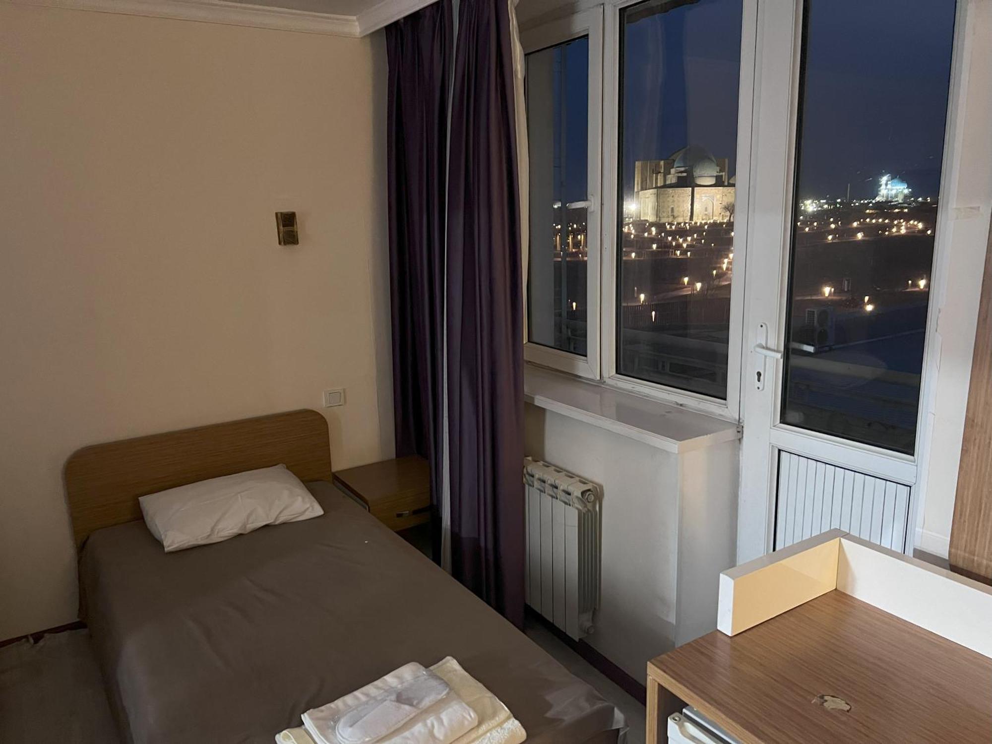 Yassy Hotel, Turkistan Екстер'єр фото