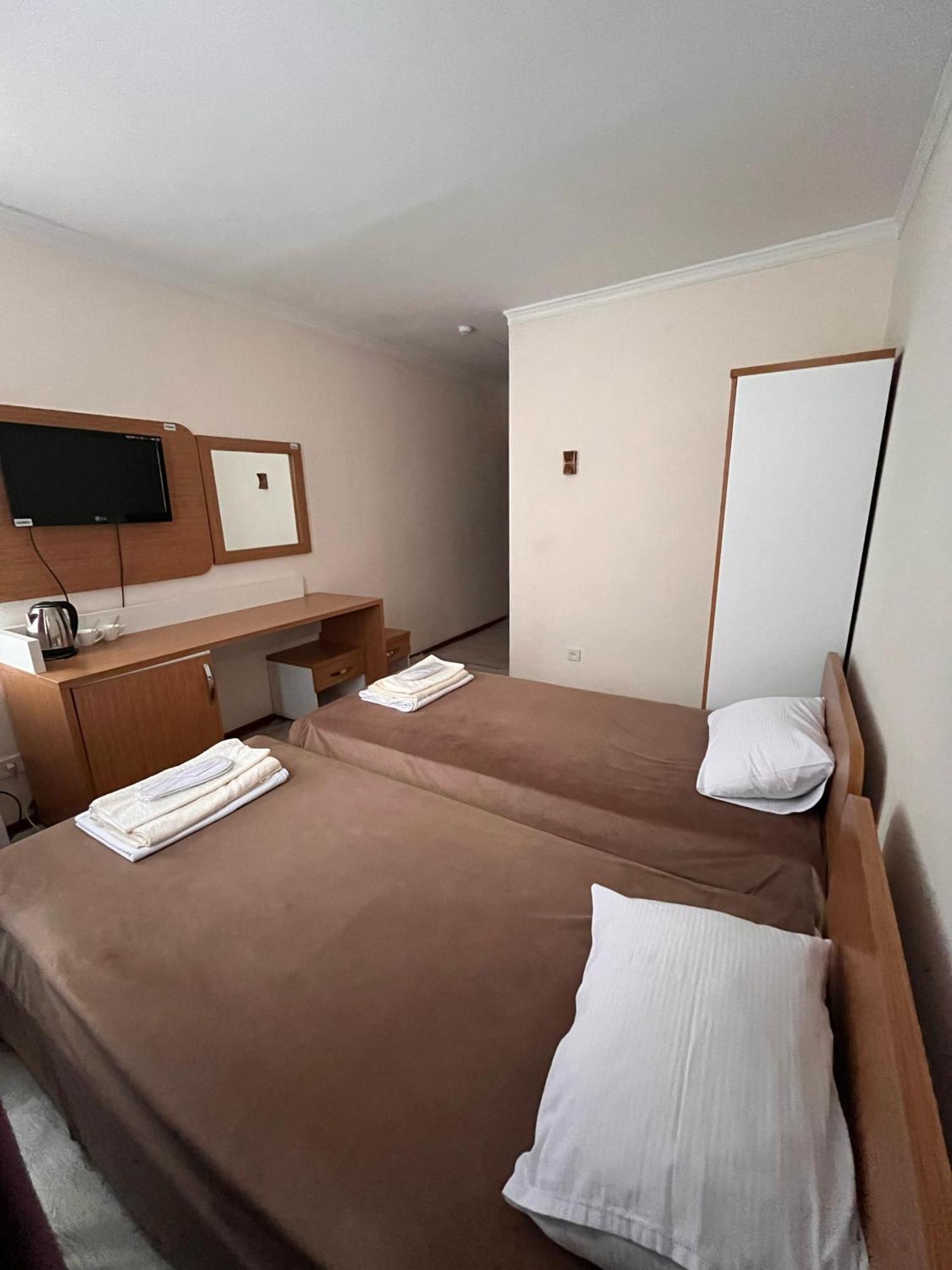 Yassy Hotel, Turkistan Екстер'єр фото